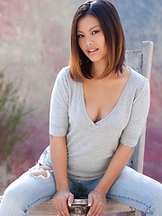 Khyanna Song - reveals her mesmerizing body