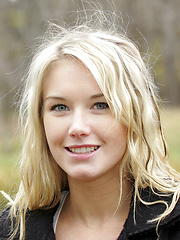 The cold damp air can't stop Jewel from getting naked