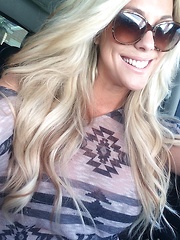 xoGisele shows off her busty body in her summer candids